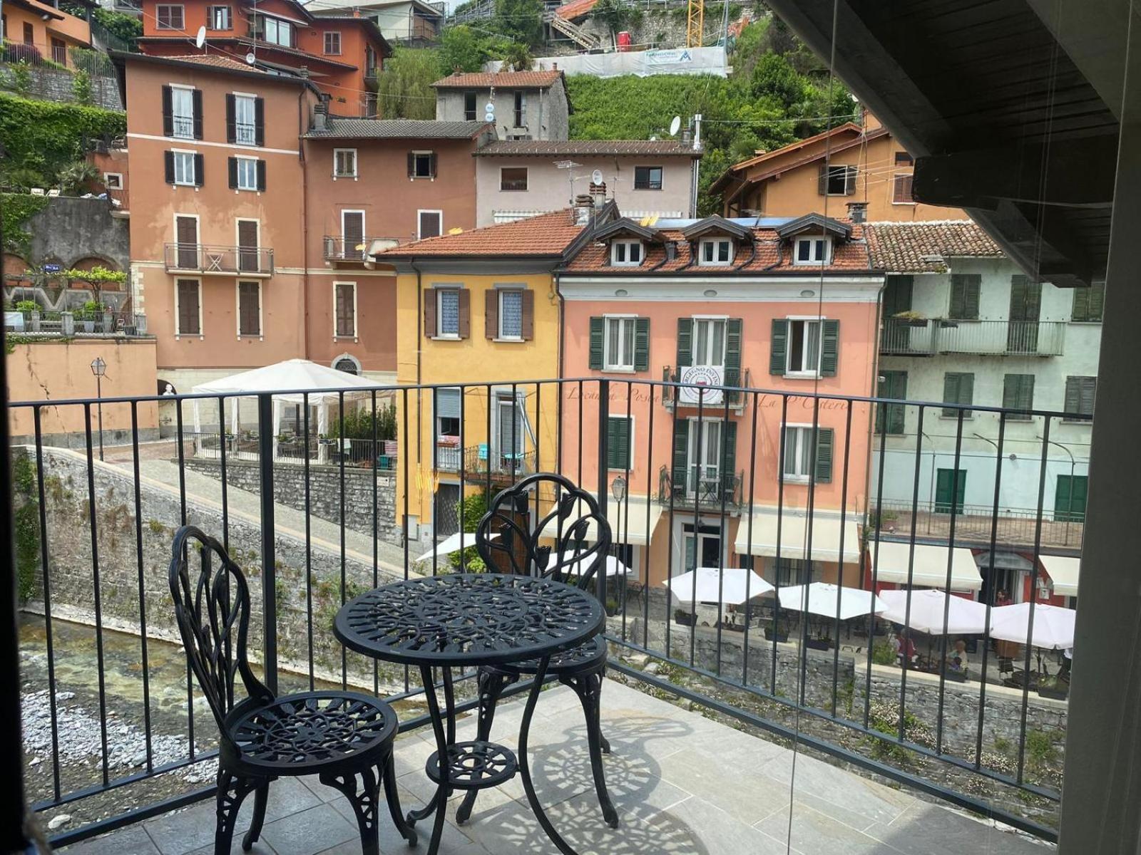 Argegno'S River - Central Apartment Lake View Chambre photo