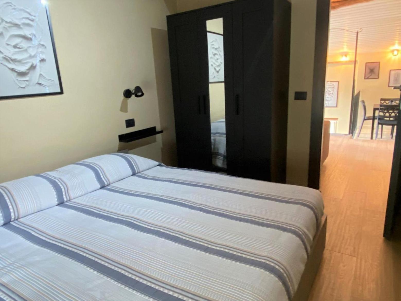 Argegno'S River - Central Apartment Lake View Chambre photo
