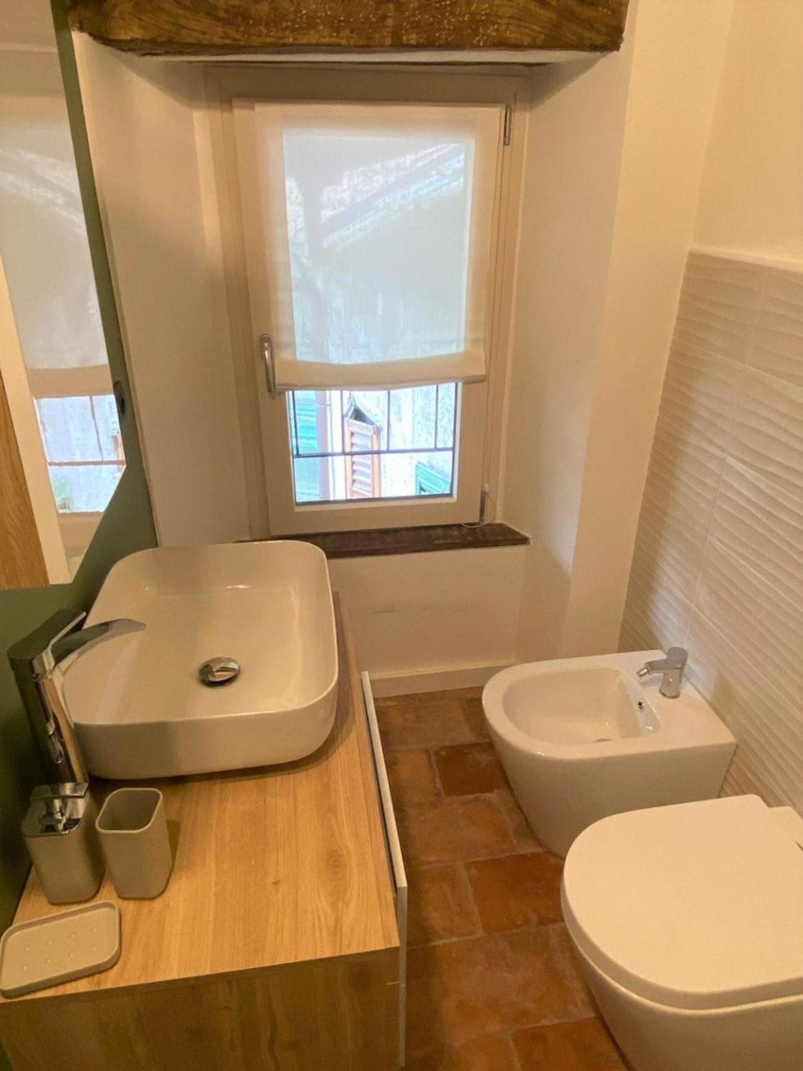 Argegno'S River - Central Apartment Lake View Chambre photo